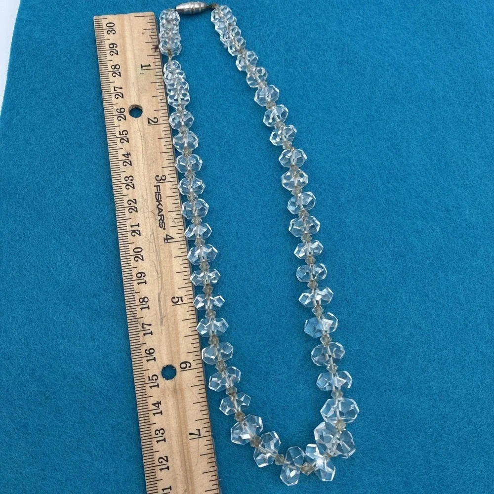 Vintage Faceted Clear Glass Bead Necklace Graduated Barrel Clasp 17 Inch Womens